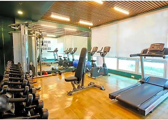 The Lancris Residences, 2 Bedrooms, Bathroom, Living Room, Kitchen And Community Pool 호텔 마닐라