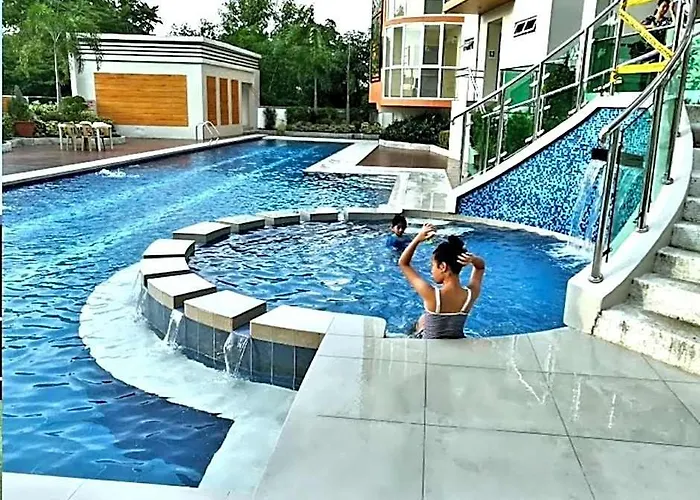The Lancris Residences, 2 Bedrooms, Bathroom, Living Room, Kitchen And Community Pool 마닐라